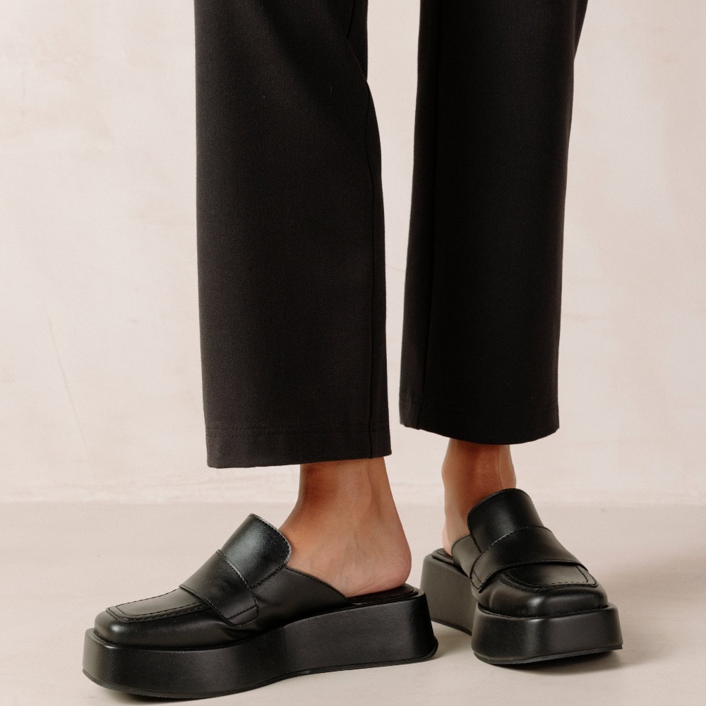 Women’s Alohas Temperas Svegan Platform Mule Worn Once